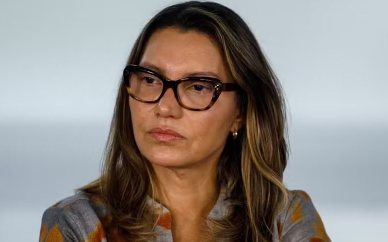 Janja usa termo ‘vira-latas’ após jornalistas perguntarem sobre Lula e Trump